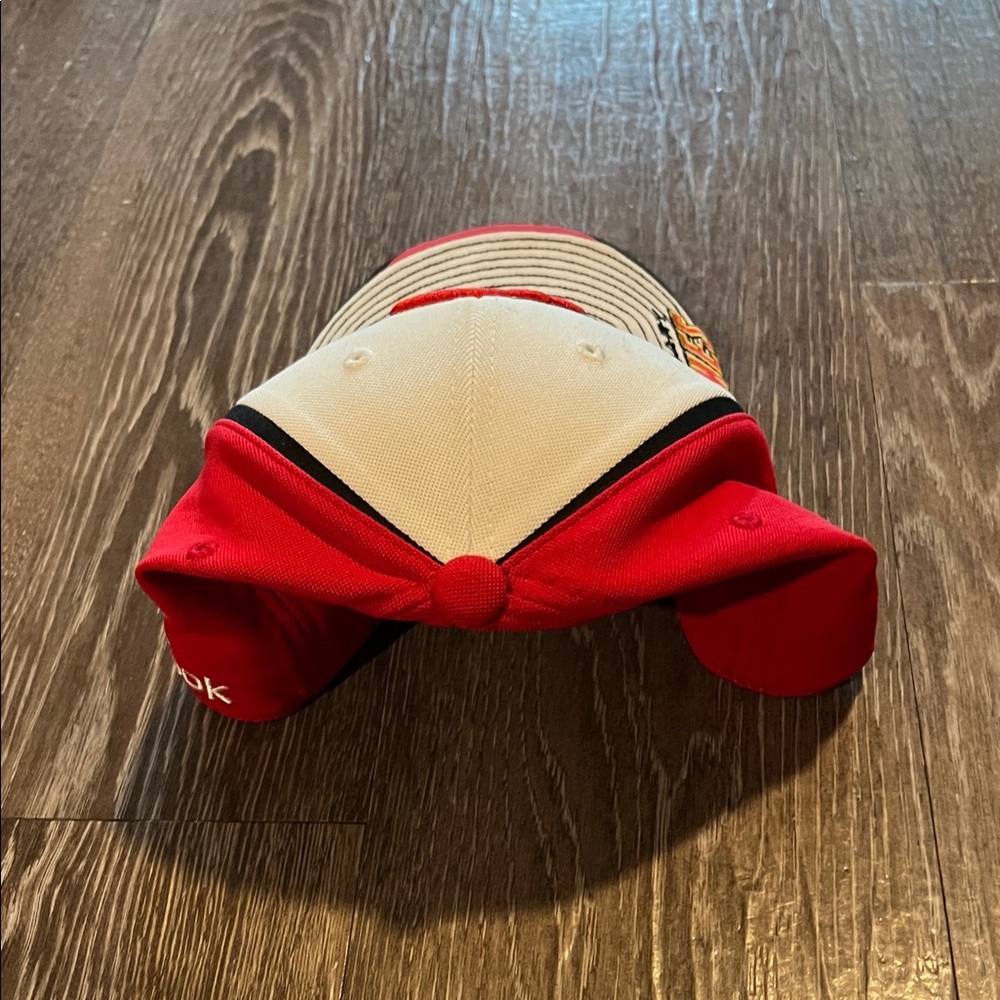 Calgary Flames hat - Picture 6 of 9